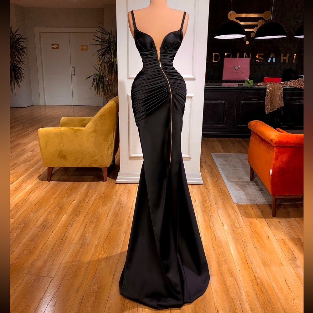 Custom Valdrinsahiti Dress